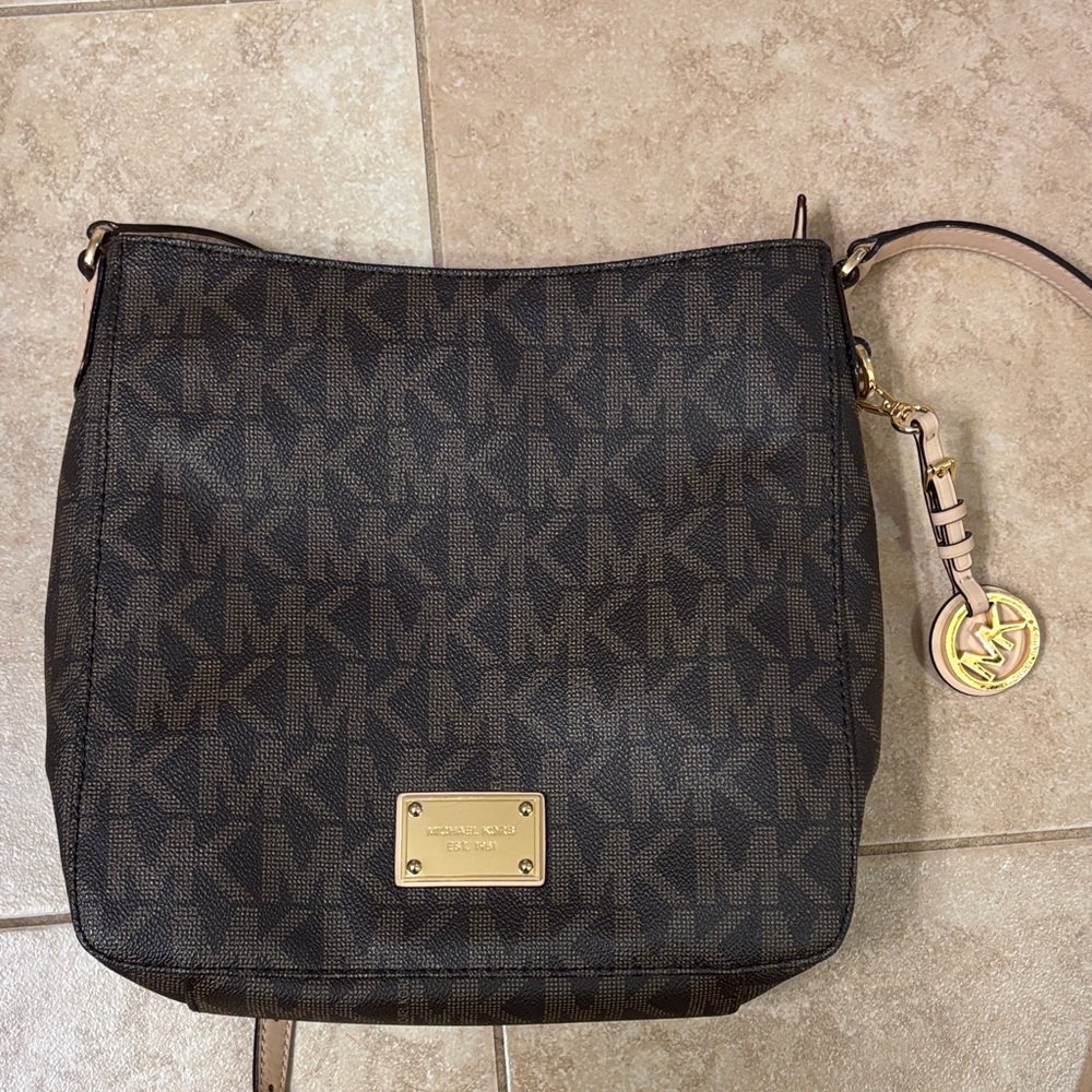 Michael Kors brown/hold purse. Great condition!